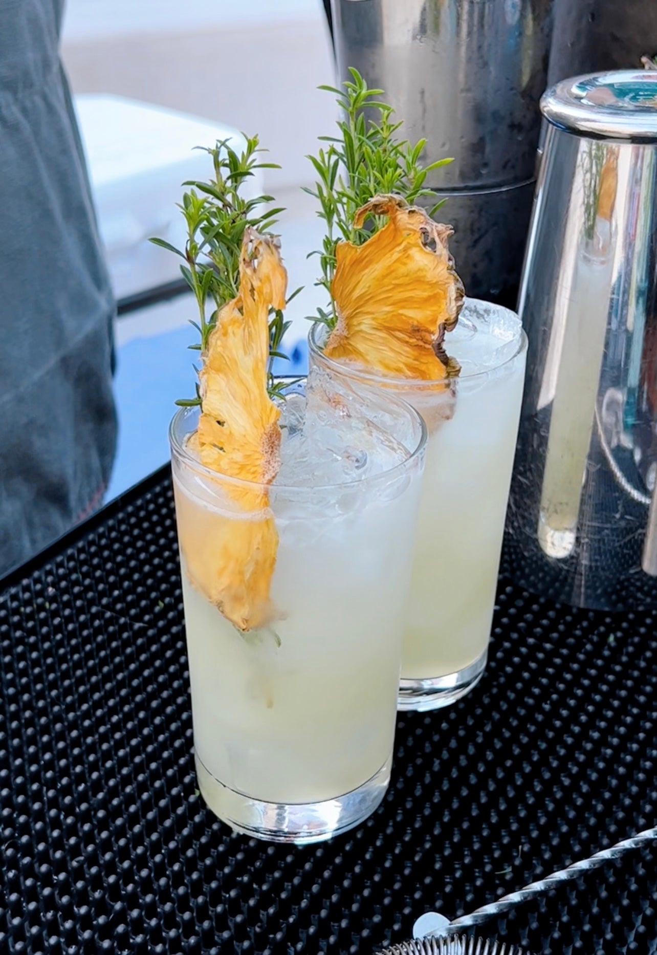 Dehydrated Pineapple Garnishes